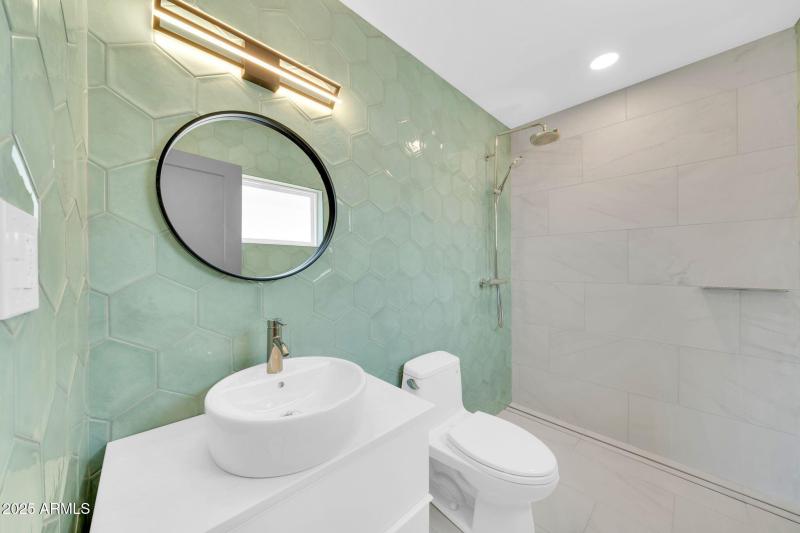 mls_8837 E Cortez St-24