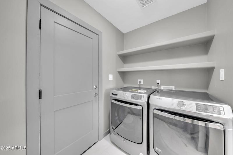 mls_8837 E Cortez St-32