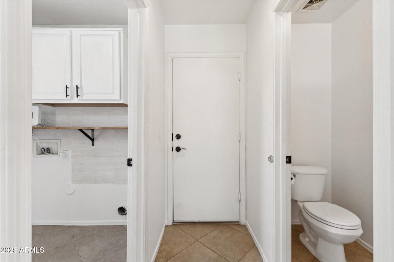LAUNDRY/POWDER ROOM