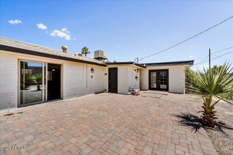 16-Patio Guest House