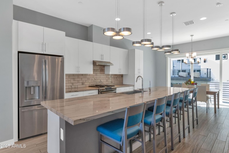 8' island/Breakfast bar