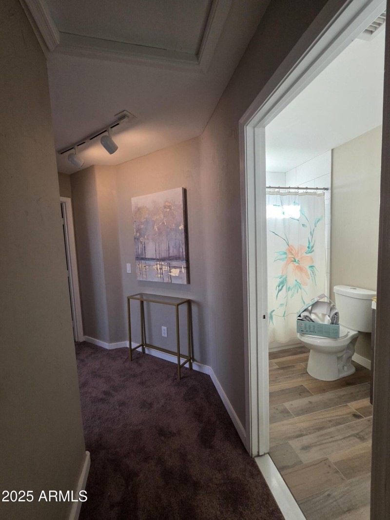 Winged Hall to 2 more Bedrooms