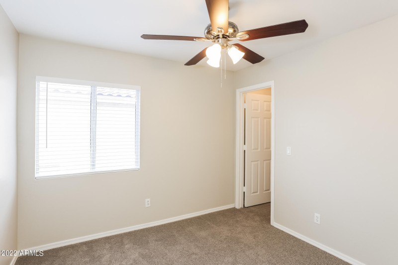 010-photo-bedroom-11516355