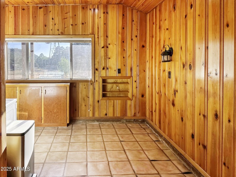 16 - Main House Eat in Kitchen (2)