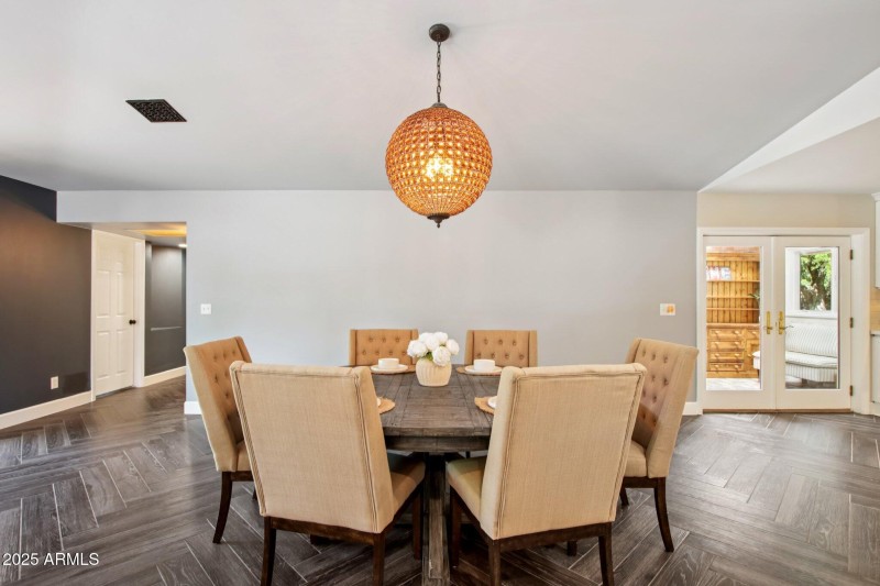 14-web-or-mls-N 15th Ave-L2706-012