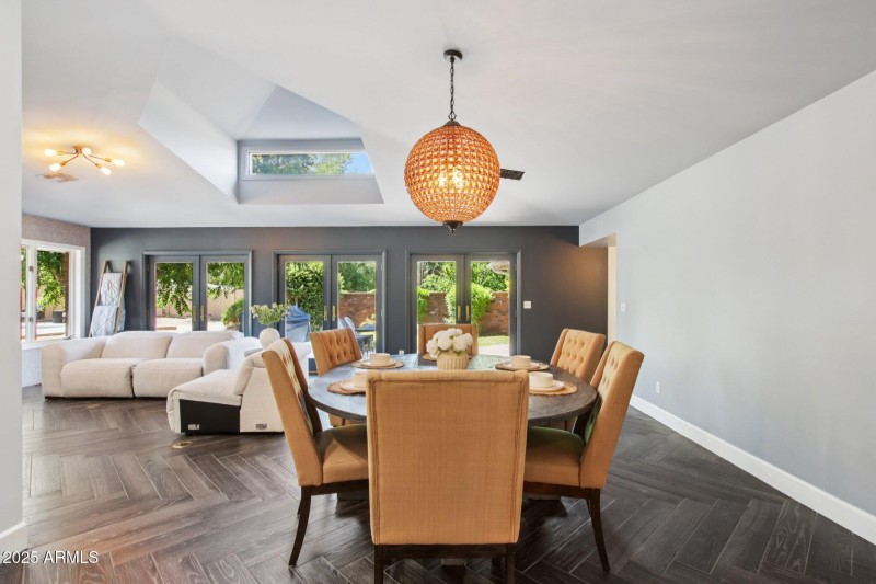 15-web-or-mls-N 15th Ave-L2706-013