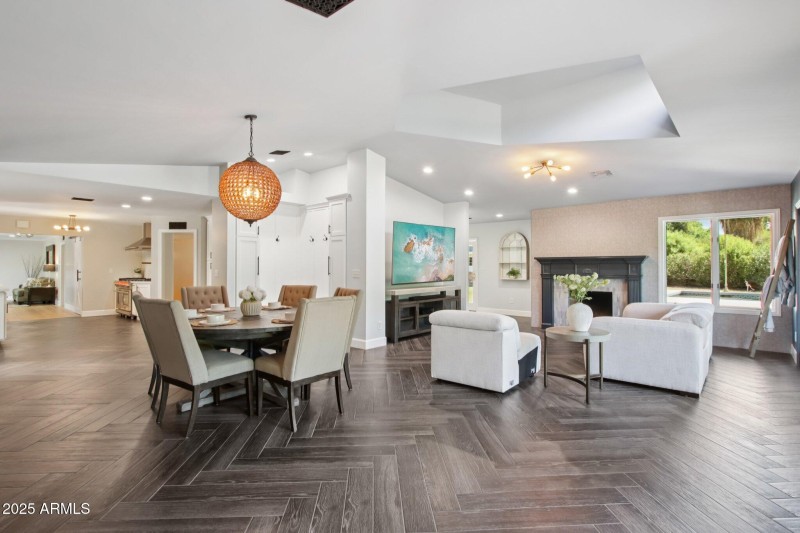 17-web-or-mls-N 15th Ave-L2706-015