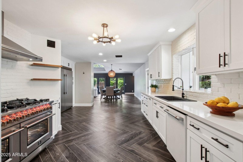 19-web-or-mls-N 15th Ave-L2706-017