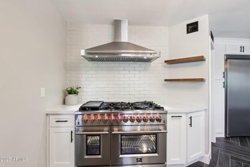 21-web-or-mls-N 15th Ave-L2706-019