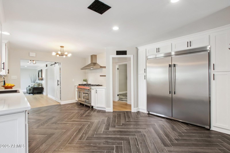 25-web-or-mls-N 15th Ave-L2706-023