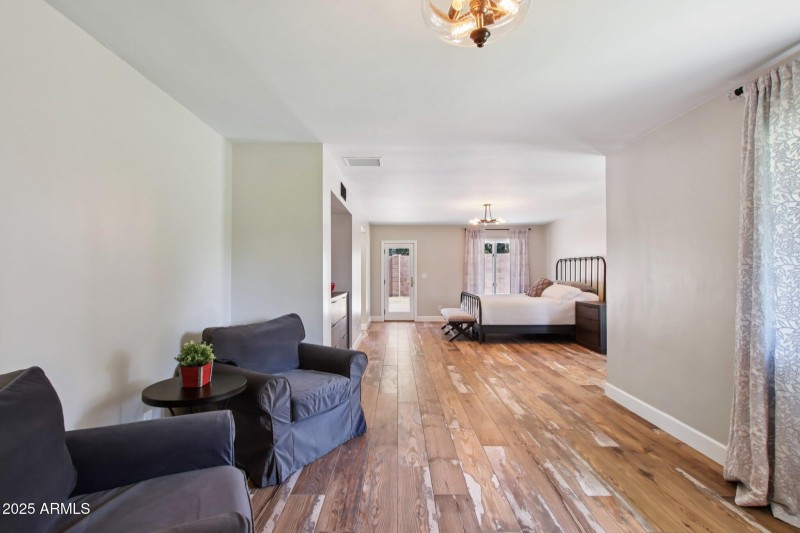 35-web-or-mls-N 15th Ave-L2706-033