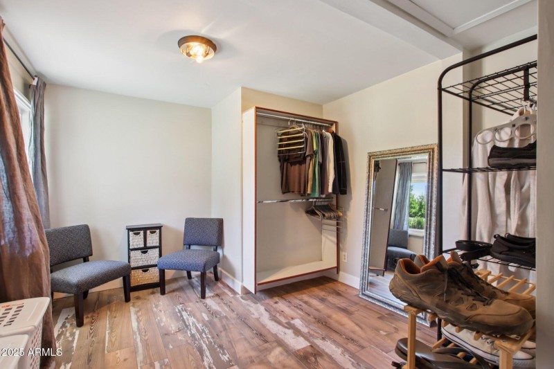 36-web-or-mls-N 15th Ave-L2706-034