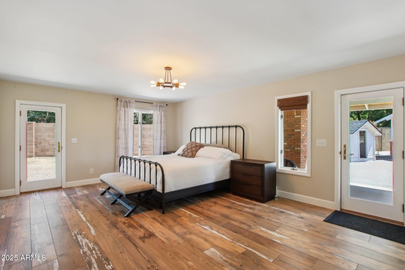 37-web-or-mls-N 15th Ave-L2706-035