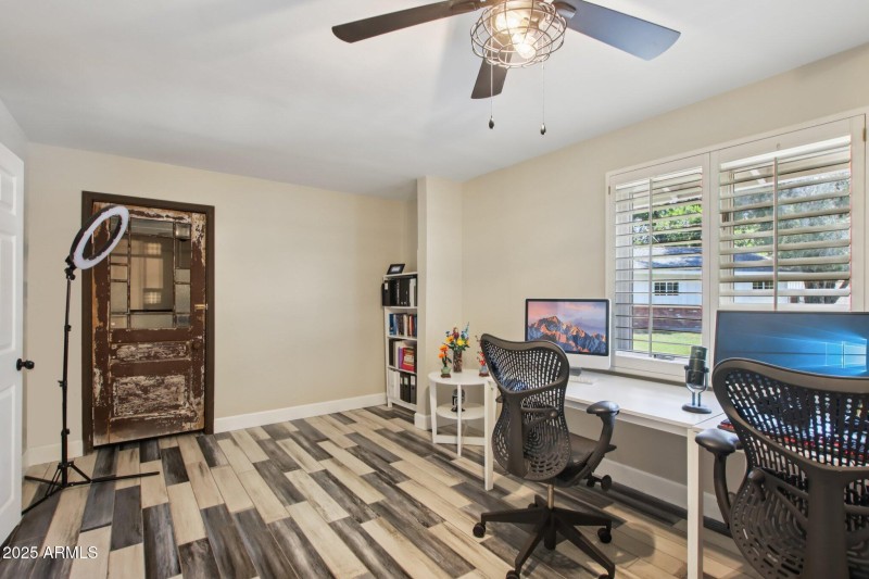 45-web-or-mls-N 15th Ave-L2706-043