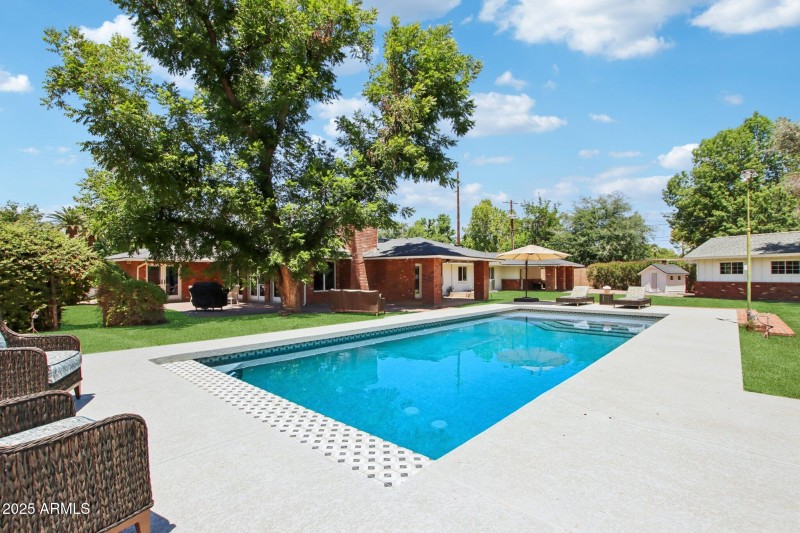 62-web-or-mls-N 15th Ave-L2706-060