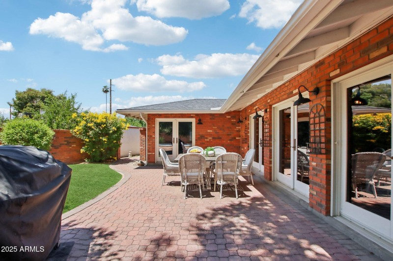 64-web-or-mls-N 15th Ave-L2706-062