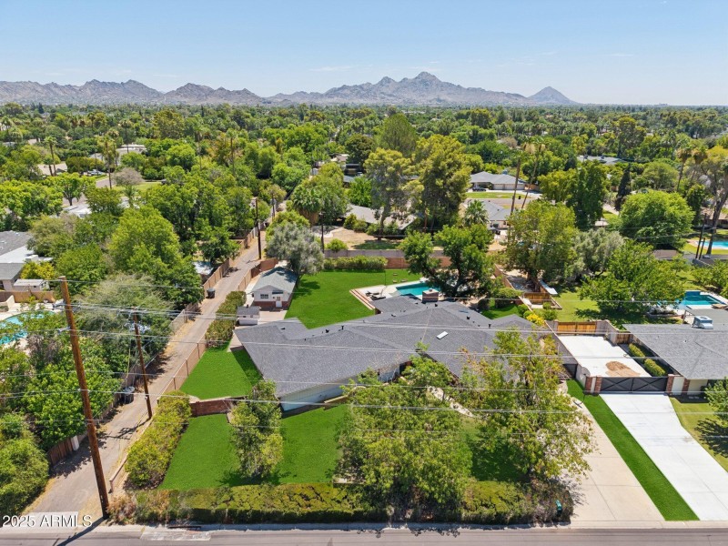 66-web-or-mls-N 15th Ave-L2706-064