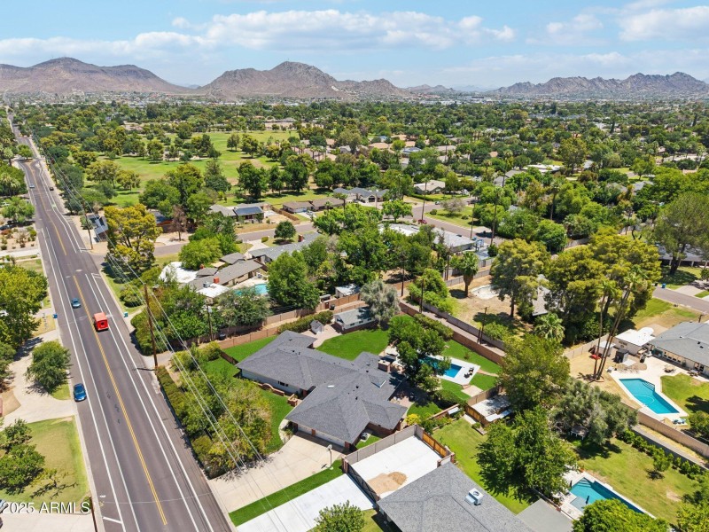 79-web-or-mls-N 15th Ave-L2706-077