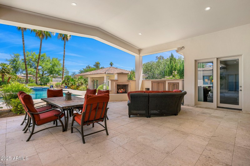 backyard patio lounge