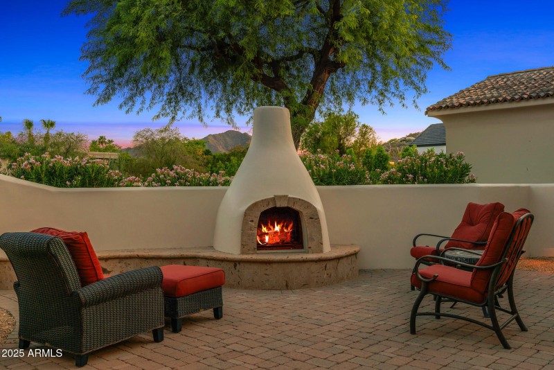 front patio fireplace lounge with moun