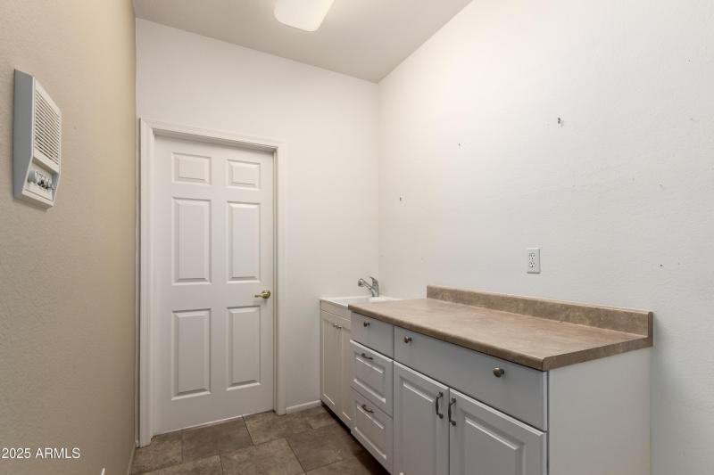 utility - Black Gold