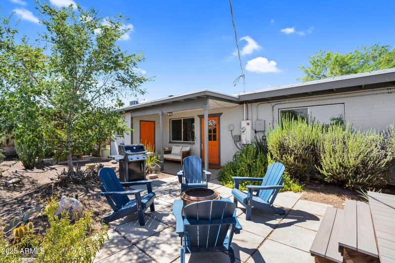 Backyard Fire Pit Lounge