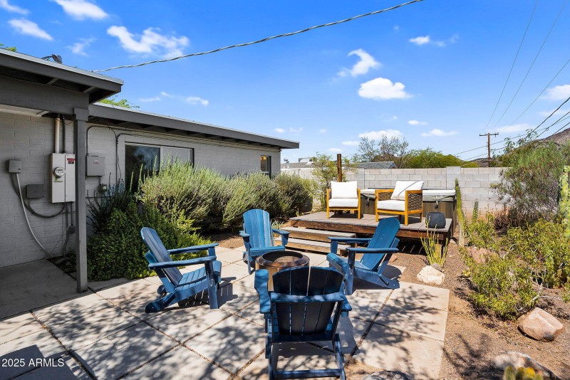 Backyard Fire Pit Lounge