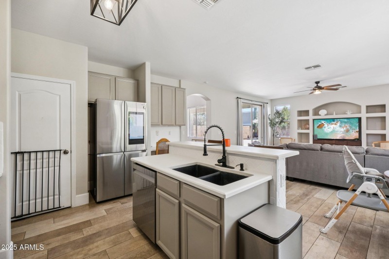 15-web-or-mls-W Saguaro Ln-S2706-013