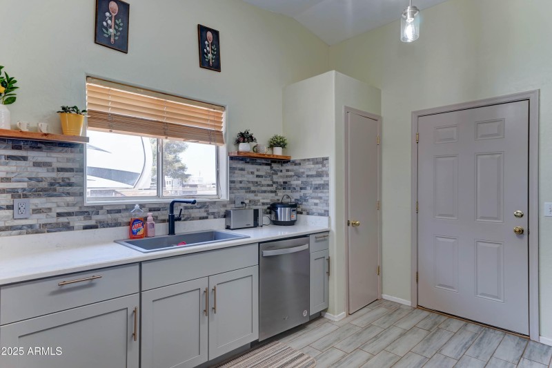 6525 e Fox hollow ln-5