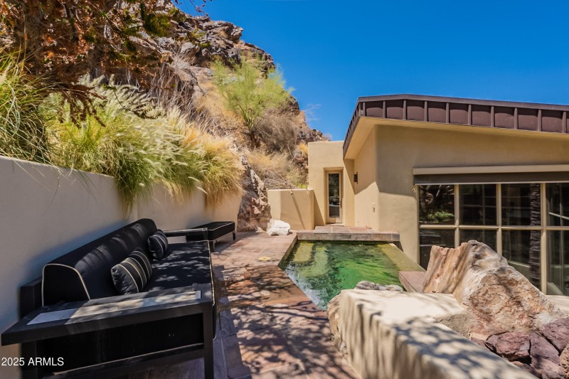 Multiple Entertaining Areas