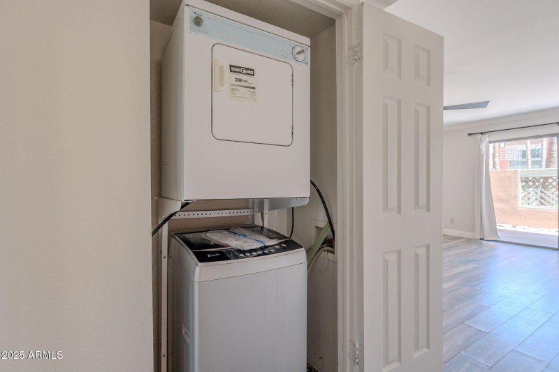 IN UNIT WASHER AND DRYER!!