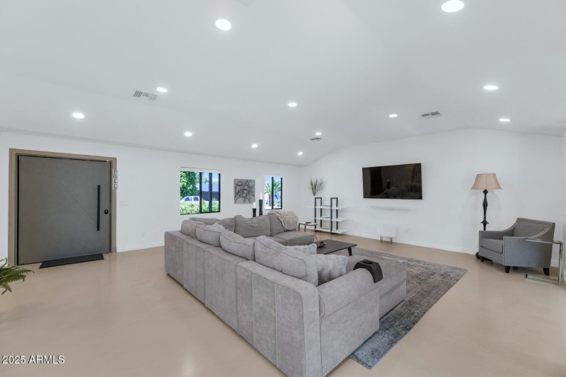 3420 E Oregon Ave-large-008-023-3420 E O