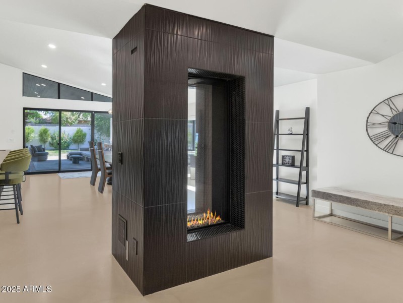 3420 E Oregon Ave-large-012-007-3420 E O