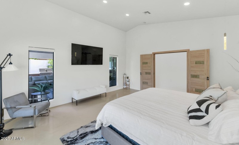 3420 E Oregon Ave-large-020-017-3420 E O