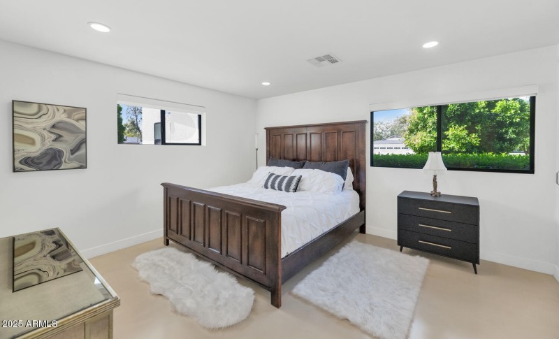 3420 E Oregon Ave-large-025-020-3420 E O