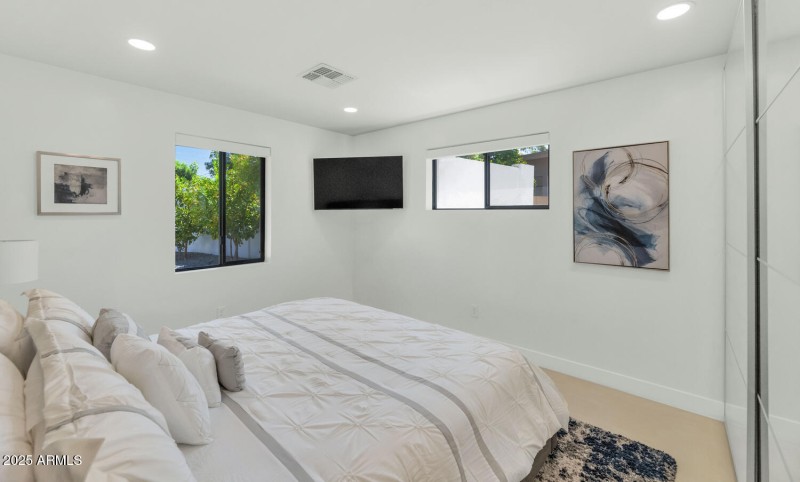 3420 E Oregon Ave-large-027-016-3420 E O