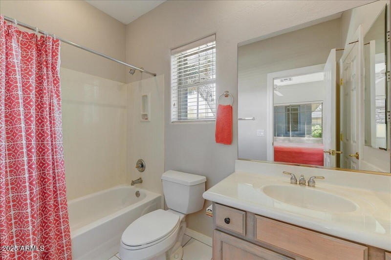 22-Casita Bathroom