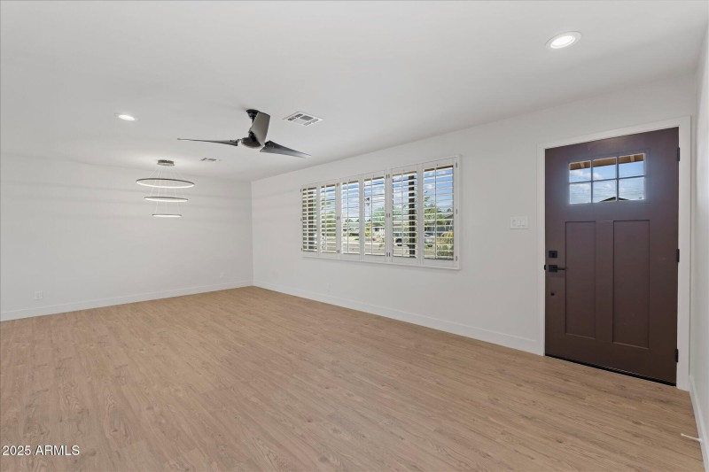 05-Living & Dining Room