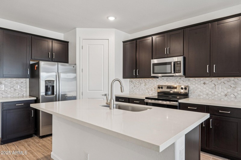 16-web-or-mls-La Senda Dr W-S2706-012