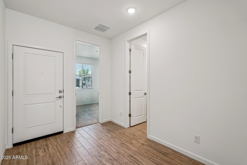 23-web-or-mls-La Senda Dr W-S2706-019