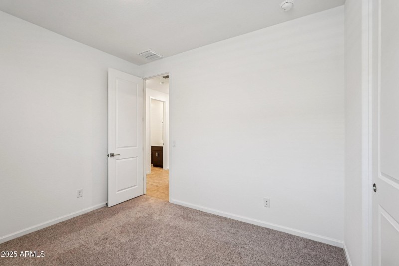 29-web-or-mls-La Senda Dr W-S2706-025