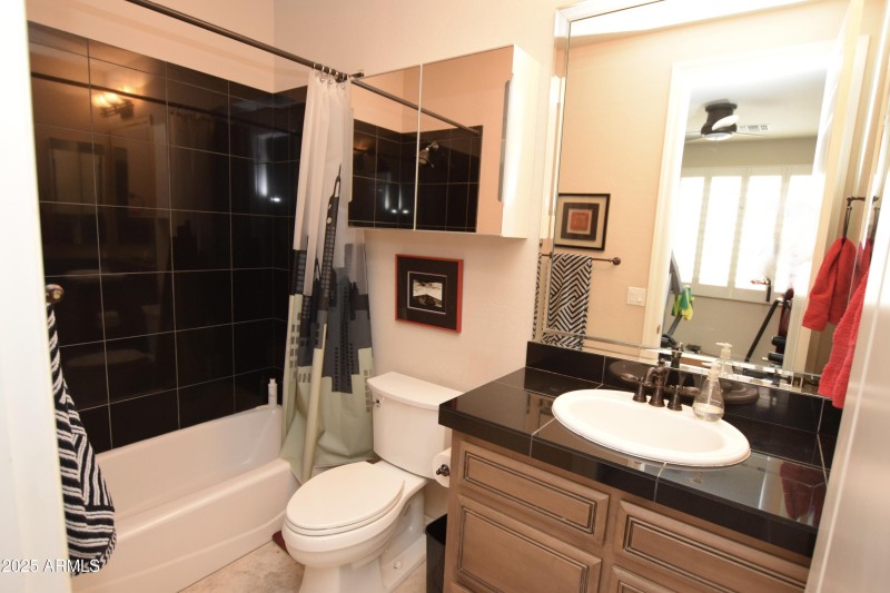 Guest Bedroom 3 En Suite Bathroom