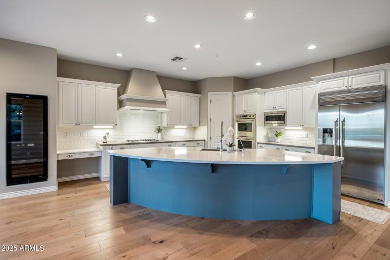 024_Kitchen Island View