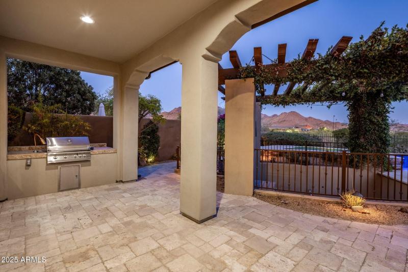 046_Outdoor Kitchen Night View