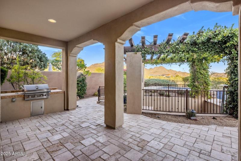 049_Outdoor Covered Kitchen wViews