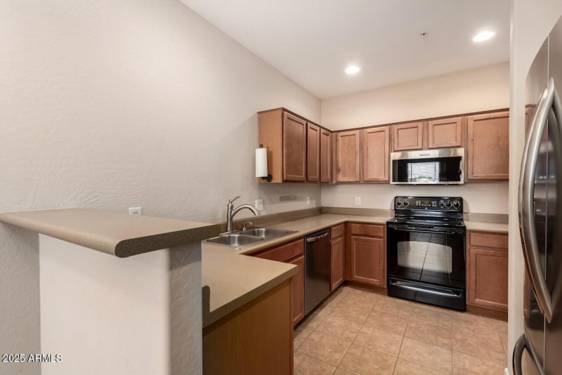 15-Kitchen with Newer Frigidaire Applian