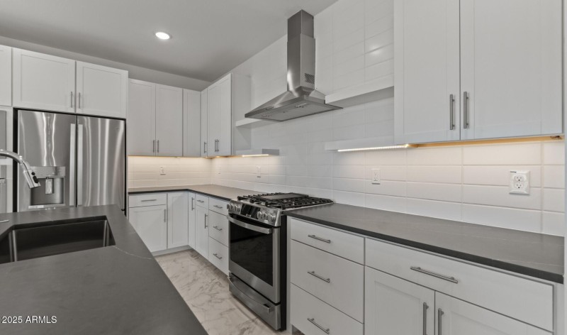 Manor Lot #48 Kitchen (4) (Large)