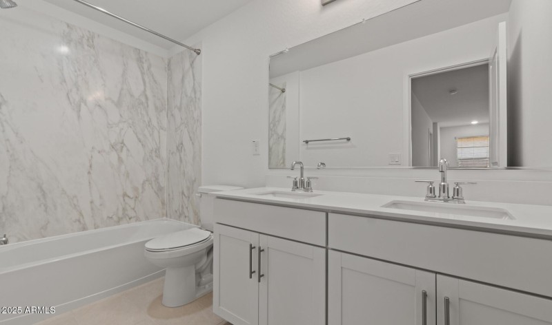 Manor Lot #48 Hall Bath (Large)