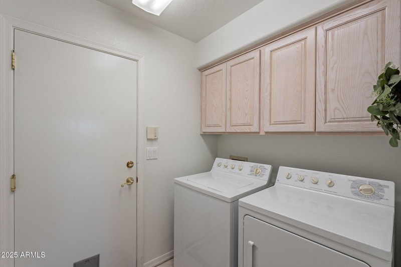 Generous laundryroom