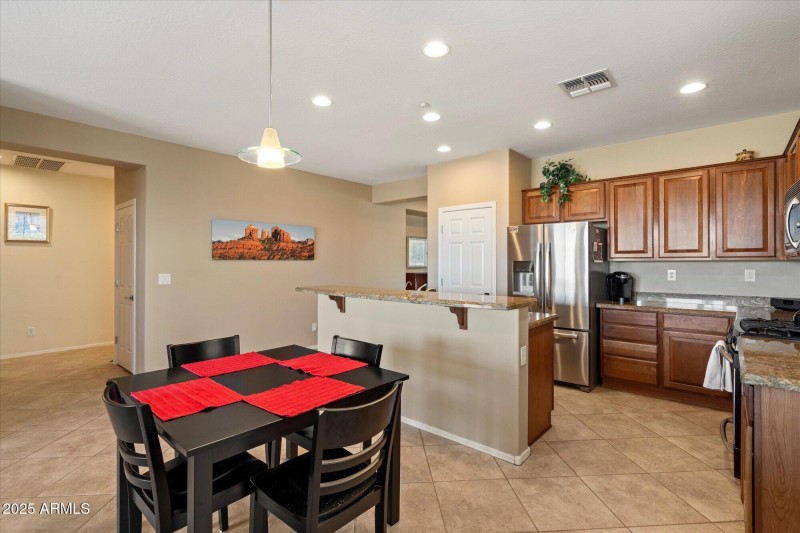Spacious Kitchen & Eating Area